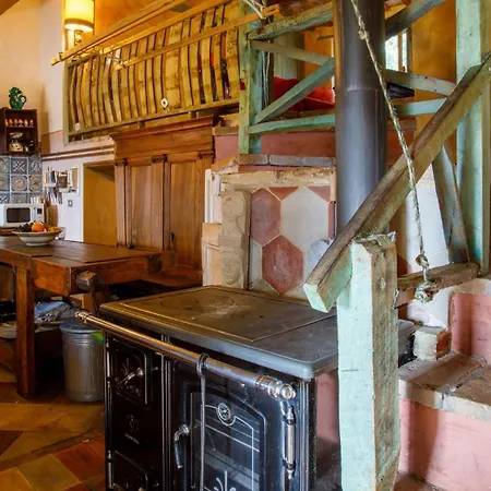 Villa Casalina 8, Emma Mondaino