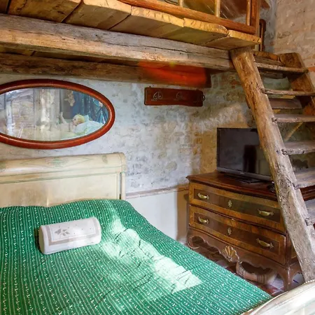 Villa Casalina 8, Emma Mondaino